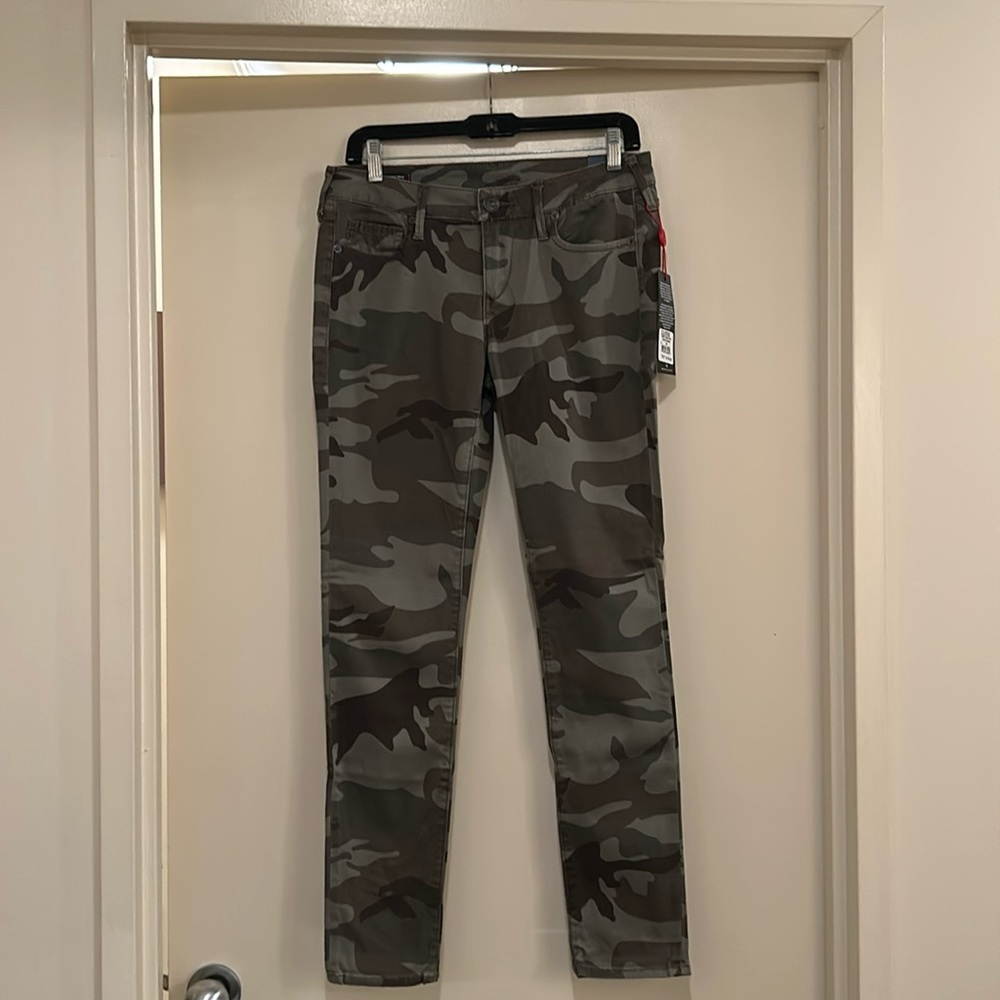 True Religion Casey Camo Pant Super Skinny in Olive Camo
